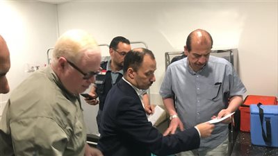 نائب وزير الصحة يتفقد الحجر الصحي بمطار القاهرة ويتابع إجراءات استقبال الحجاج