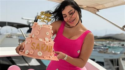 سارة نخلة تحتفل بعيد ميلادها بإطلالة جريئة وتستعد لخطوة عالمية جديدة | صور