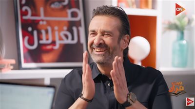 كريم عبدالعزيز: الرباعيات تطرح أفكار مختلفة.. لا أشعر بالملل أثناء قراءتها