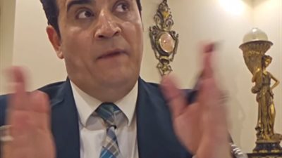 أحمد خليل أباظة يرد على أزمته: لم أدخل بكاميرا في عزاء والدة أحمد حلمي وحضور ا