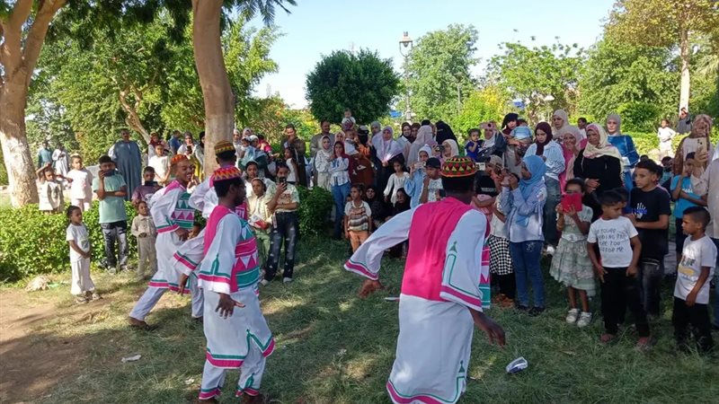 مواصلة العروض الفنية