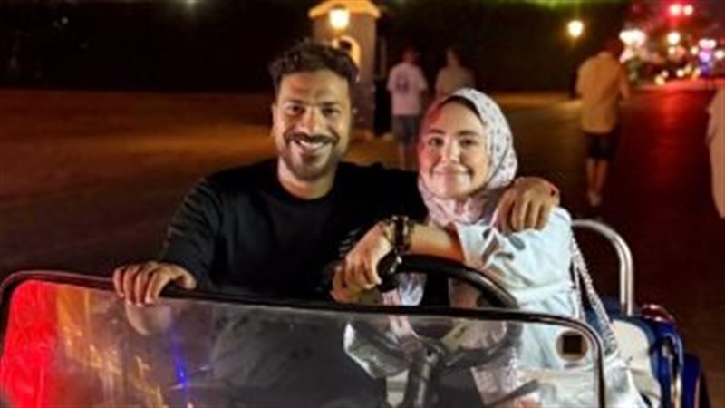 مصطفى أبو سريع وزوجته
