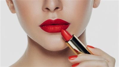طرق مبتكرة لإعادة تدوير أحمر الشفاه بدلا من التخلص منه