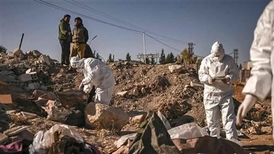  سوريا: الأمطار تكشف مقبرة جماعية قرب مدينة قارة بريف دمشق 