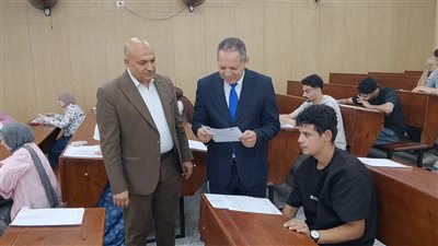 رئيس جامعة دمياط يتفقد لجان الامتحانات بعد استئنافها عقب إجازة العيد