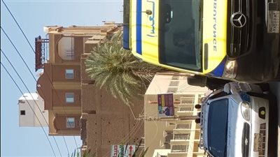 إصابة 3 أشخاص في انقلاب موتوسيكل بالعديسات.. والدفع بـ 3 سيارات إسعاف 