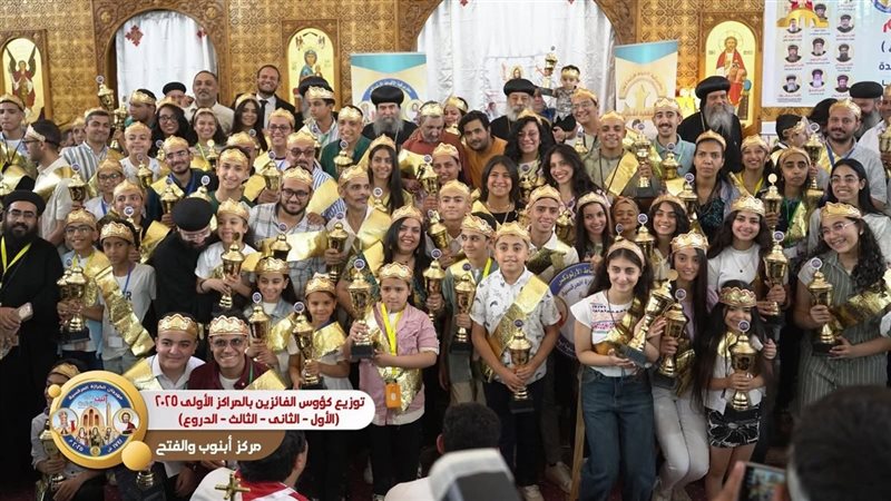 الفائزين