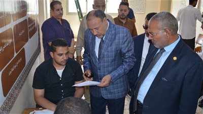 نائب رئيس جامعة الأزهر يتفقد سير امتحانات كليتي الشريعة والقانون واللغة العربي