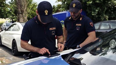 إيطاليا.. شرطة بريشيا تعتقل شابا مصريا بتهم سرقة وتهديد وقتال مع الأمن