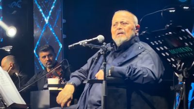 على كرسي متحرك.. جورج وسوف يشكر جمهوره بحفله بأبو ظبي