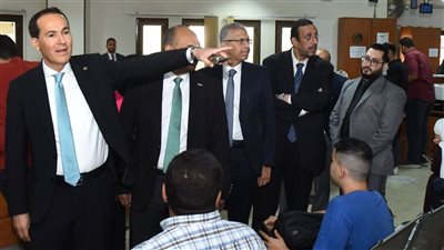 رئيس هيئة الاستثمار يتفقد مركز خدمات المستثمرين بالعاشر من رمضان 