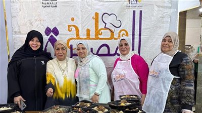 القومي المرأة يوزع 350 وجبة من 