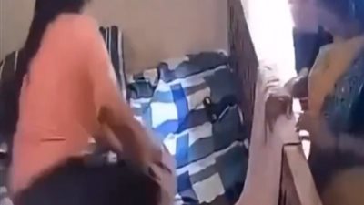 فيديو يهز الهند.. زوجة تنهال بالضرب على زوجها داخل المنزل لهذا السبب | فيديو