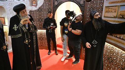 البابا تواضروس يتفقد بانوراما تاريخ دير المحرق خلال عرض فيلم «القدس الثانية»