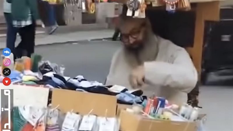 على كرسي متحرك..