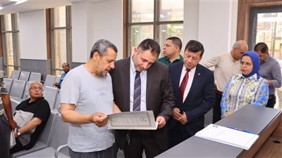 محافظ دمياط يتفقد المركز التكنولوجي لخدمة المواطنين ويتابع مستوى الخدمات
