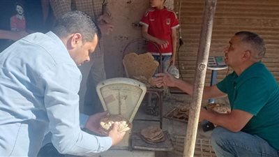 محافظ السويس يوجه بغلق مخبز شهرا وتغريمه 8 آلاف جنيه بعد رصد نقص وزن الخبز