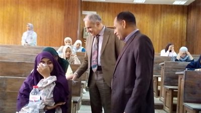 رئيس جامعة أسوان :  1400 طالب يؤدون امتحانات نهاية العام بكلية الآداب 