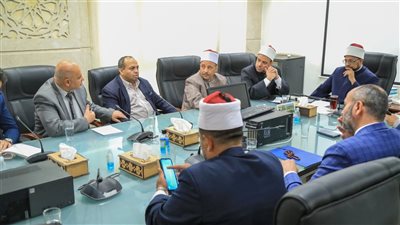 أمين البحوث الإسلامية يجتمع برؤساء الإدارات المركزية ومديري العموم