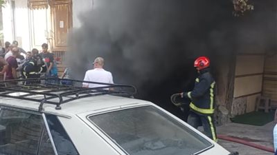حريق داخل جراج سيارات أسفل عقار بالعجمي.. والحماية المدنية تدفع بـ7 سيارات 
