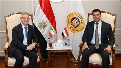 وزيرالصناعة يبحث مع سفير أيرلندا توسيع الاستثمارونقل التكنولوجيا الصناعية لمصر