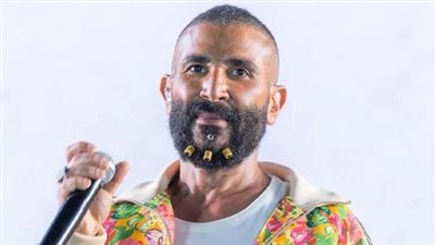 أحمد سعد يهاجم شخص انتقد إطلالته الأخيرة: مش هتفهم في شغلي يا جاهل