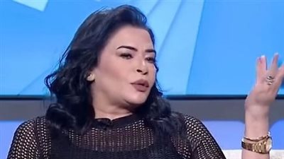 صفوة تفتح النار على الراقصة دينا: المفروض تقعد في البيت خلاص