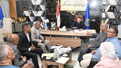 محافظ أسوان يلتقى أعضاء مجلسى النواب والشيوخ لمتابعة المطالب الجماهيرية