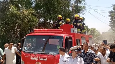 الآلاف يودعون شهيد الواجب معاون الشرطة أحمد رضا البحيري في مسقط رأسه