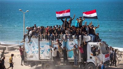 اللجنة المصرية: نواصل إغاثة 75 ألف عائلة بمخبمات غزة ونواجه عراقيل الاحتلال