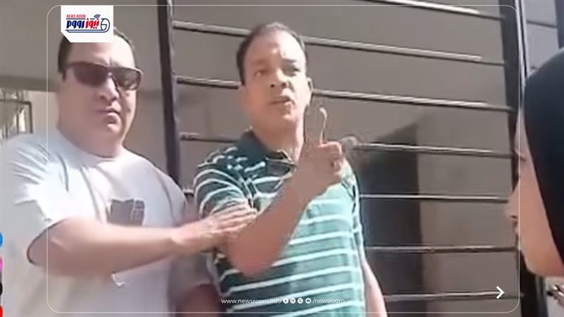 صورة من امام الكلية