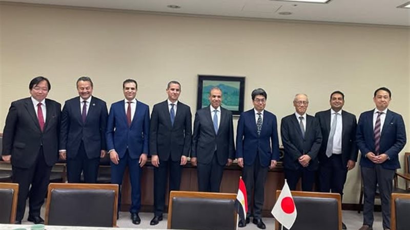 وزير الخارجية ومحافظ
