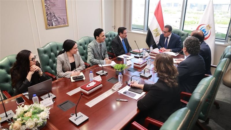 وزير الصحة الدكتور