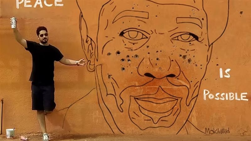 مخلد حبيب مع إحدى