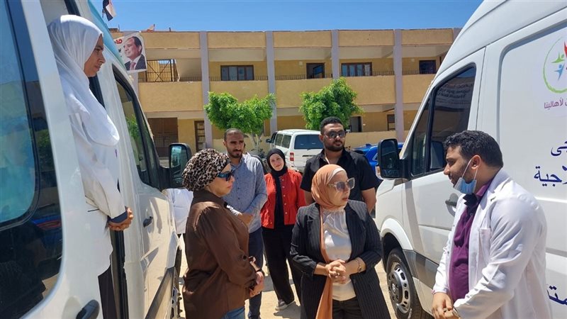 الكشف على ٨٣٣ مواطنًا
