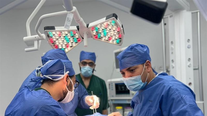 الفريق الطبي لإجراء