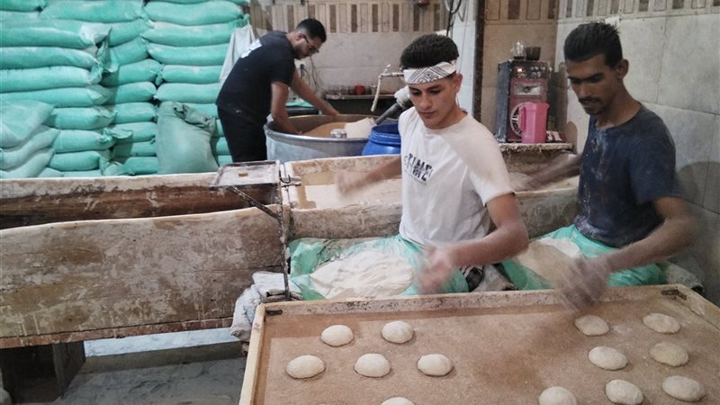 جانب من العمل داخل