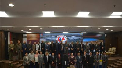 رئيس جامعة دمياط يشهد المؤتمر العلمي الأول لكلية الطب ويؤكد دعم الصحة