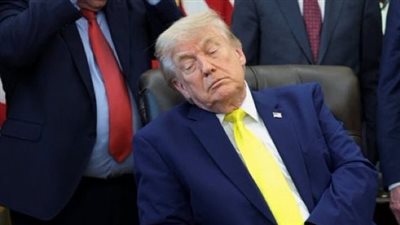 القائد النائم.. ترامب يغفو فجأة أثناء مؤتمر بالمكتب البيضاوي