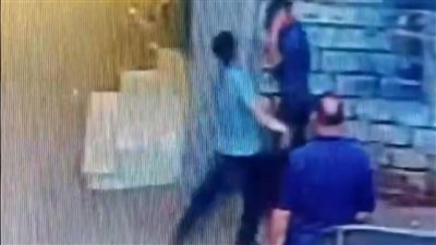 الأمن يفحص واقعة تعدي سائق سيارة ملاكي على طفل يقود 