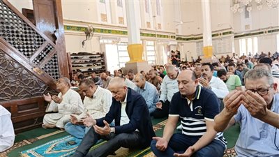 محافظ الأقصر يؤدي صلاة الجمعة بمسجد أحمد سيدي أحمد النجم ويلتقي المواطنين  