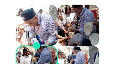 من الطعمية إلى المحبة.. عم سعيد يرسم مشهدًا إنسانيًا في ساحة مساجد الإسكندرية