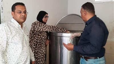 غلق مصنع ألبان غير مرخص داخل بدروم عقار سكني بمدينة السلام 1 في السويس