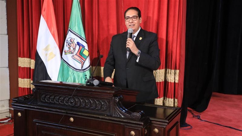 رئيس جامعة القاهرة