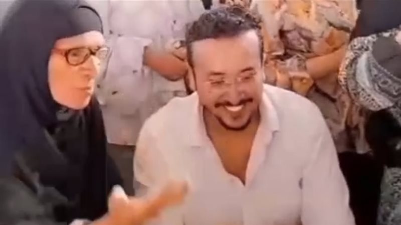 الجده بجانب المأذون