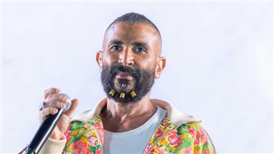 أحمد سعد عن جدل إطلالته الأخيرة : أنا مش متشبه بالنساء مفيش ستات عندها دقن