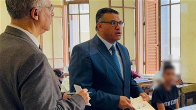 محافظ قنا يحيل 4 ملاحظين ومراقب للتحقيق بسبب محمول وكتاب عربي داخل لجنة امتحان