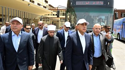 رئيس الوزراء يتفقد هيئة النقل العام بالقاهرة لمتابعة المنظومة المطورة