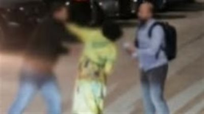 الأمن يفحص فيديو لـ فتاة تتهم شاب بالتعدي عليها بالضرب في الشارع