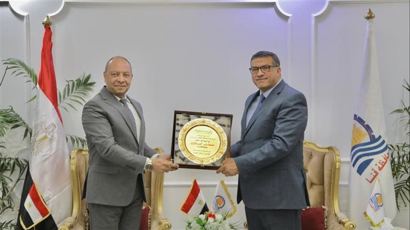 محافظ قنا 